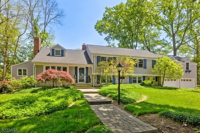 Photo - 24 Thackeray Dr