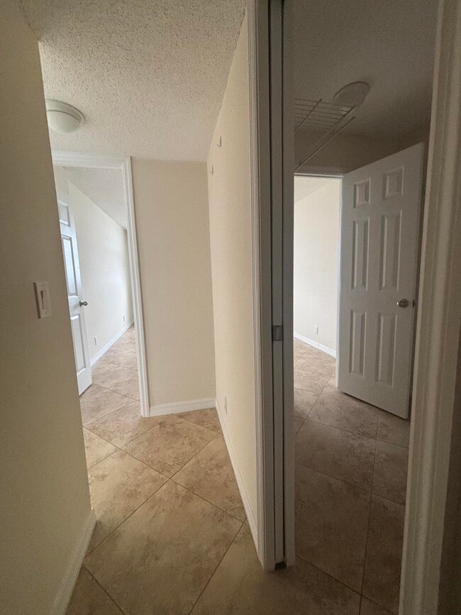 Photo - 480 Executive Center Dr Unit 2c