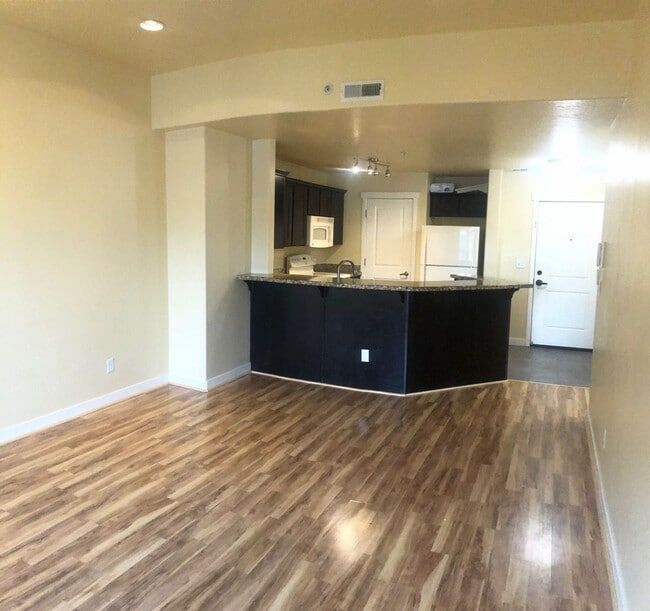 Photo - Stunning Down Town Condo in Secure Building Unidad 304