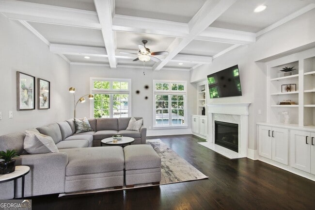 Photo - 692 Drewry St NE