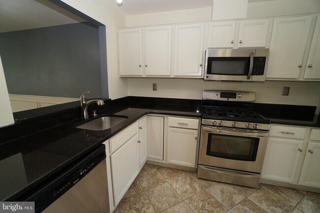 Photo - 2000 Harvard Dr