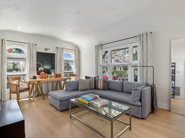 Photo - 1340 N Harvard Blvd