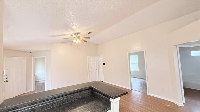 Photo - 15821 Ridgecroft Rd
