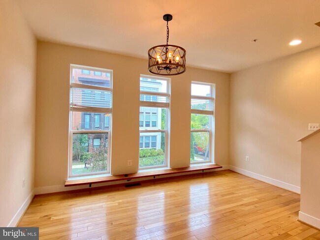 Photo - 924 King Farm Blvd