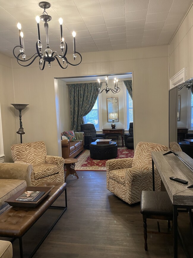 sala de estar - 731 Bluff St