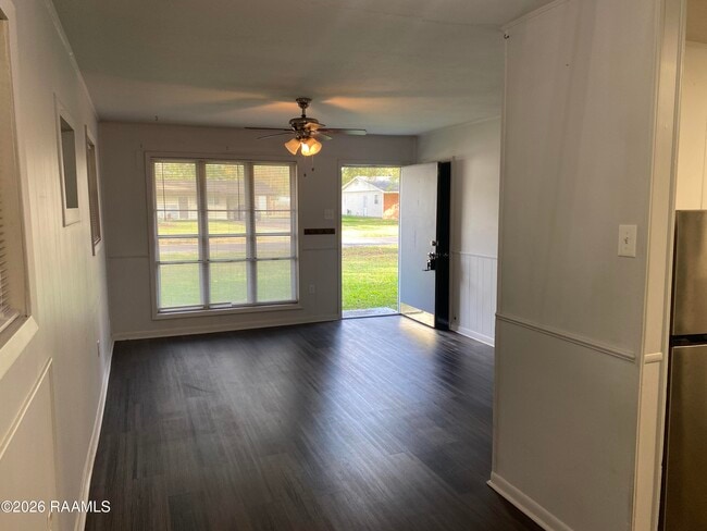 Photo - 719 Bluebell St