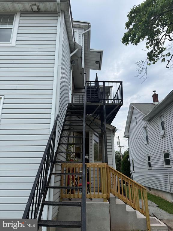Photo - 122 Juniper St