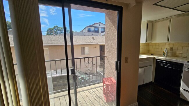 Balcony - 1057 W 14th St