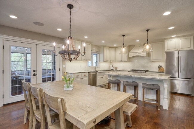 Photo - 1832 Essex Rd