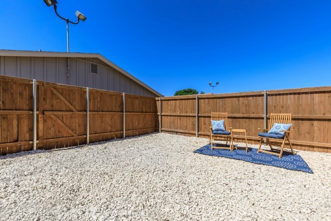 Photo - Oak Creek Apartments