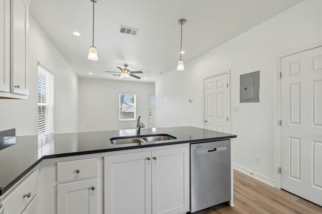 Photo - 707 Runnels Ave