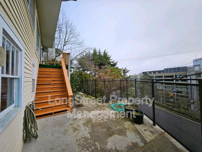 Photo - 801 SW Broadway Dr