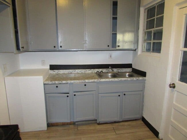 Photo - Limited-Time Offer! Sign a lease by 12/31 and get 25% off your first month’s rent!