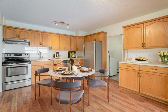 Photo - Saratoga Tower