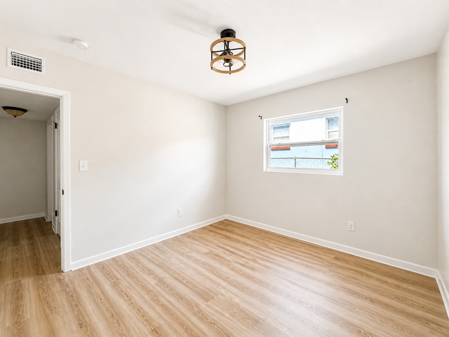 Photo - 1353 Lakeview Rd