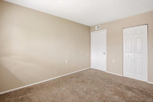 1153 Lake Victoria Dr Unidad H