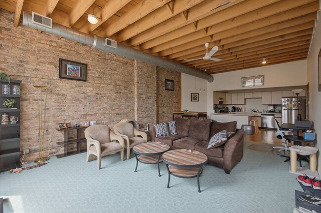 Photo - 660 W Grand Ave Unit 660 W Grand