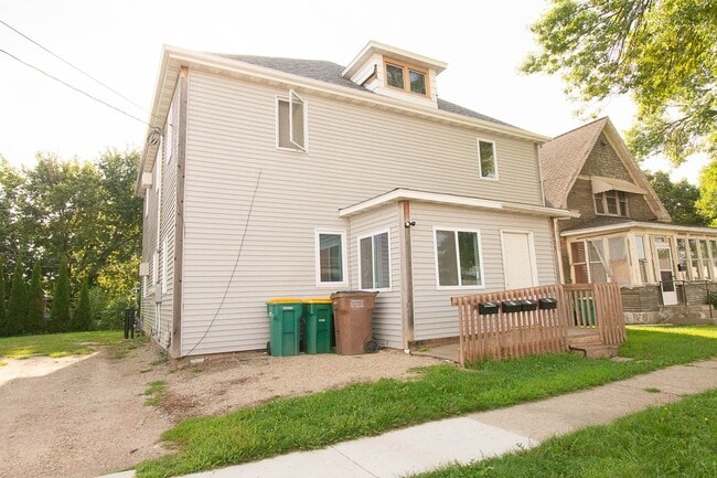 Building Photo - 127 Elizabeth Ave Unit #4