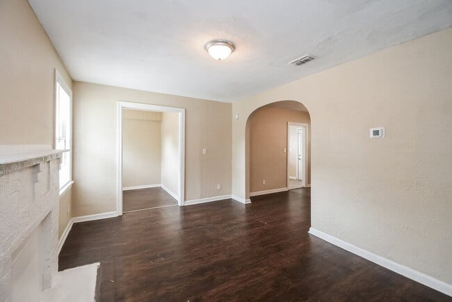 Photo - 346 W 68th St