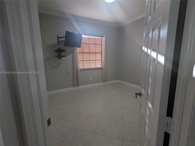 Photo - Northwest 91st Court, Hialeah Gardens, FL ...