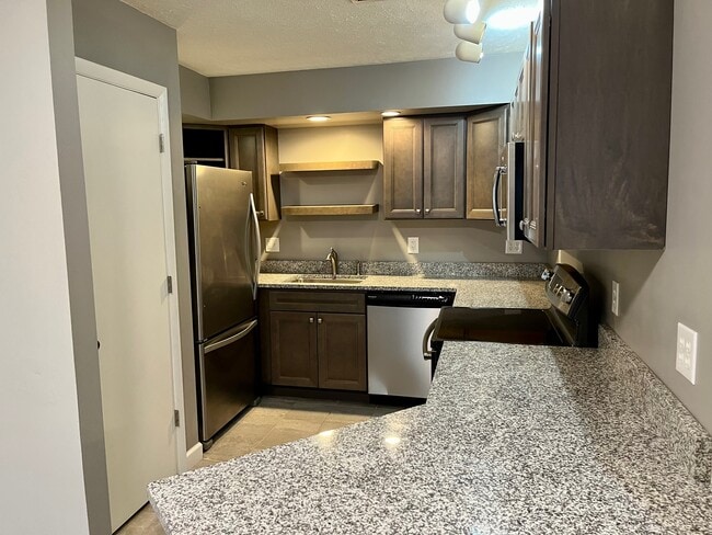 Photo - 302 E Grove St Unidad B