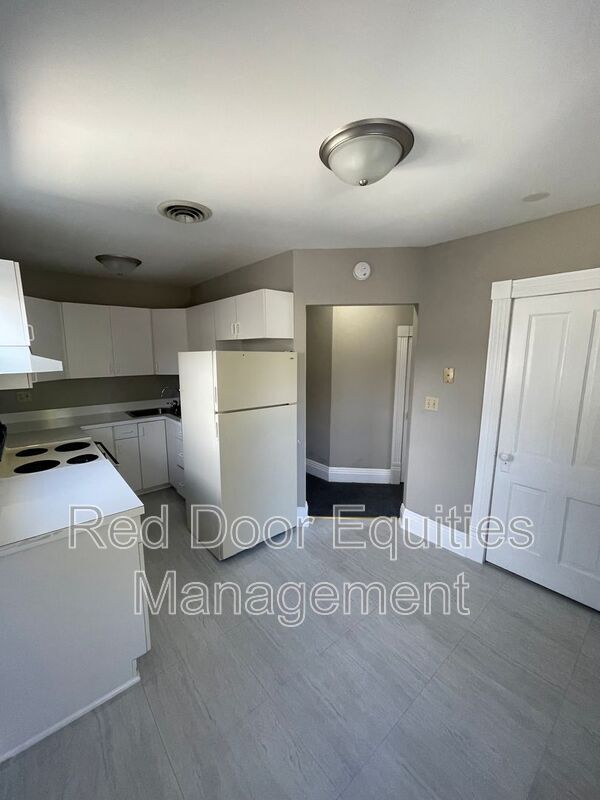 Building Photo - 434 N Maple St Rental