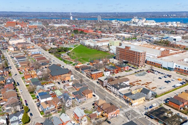 Photo - 527 Barton St