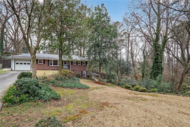 Photo - 2560 Skyland Trail NE