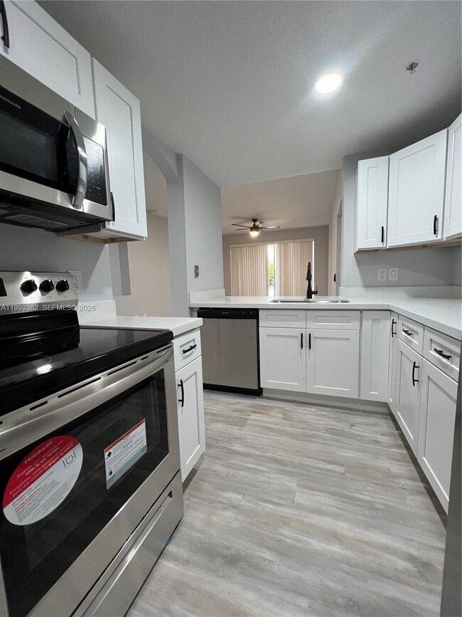 Building Photo - 6440 NW 114th Ave Unit 406