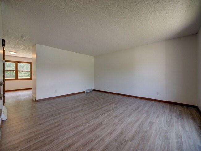 Photo - English Village Apartments