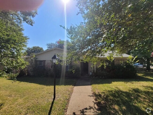 Building Photo - Family friendly home!