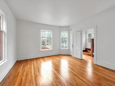 Photo - 1560 Wealthy St SE