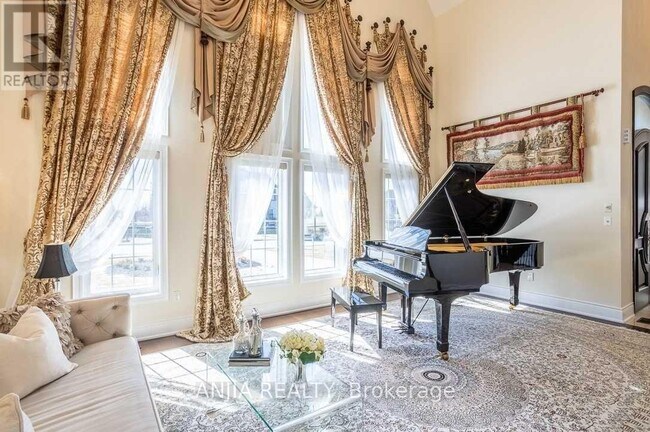 Photo - 115 Stallions Ct