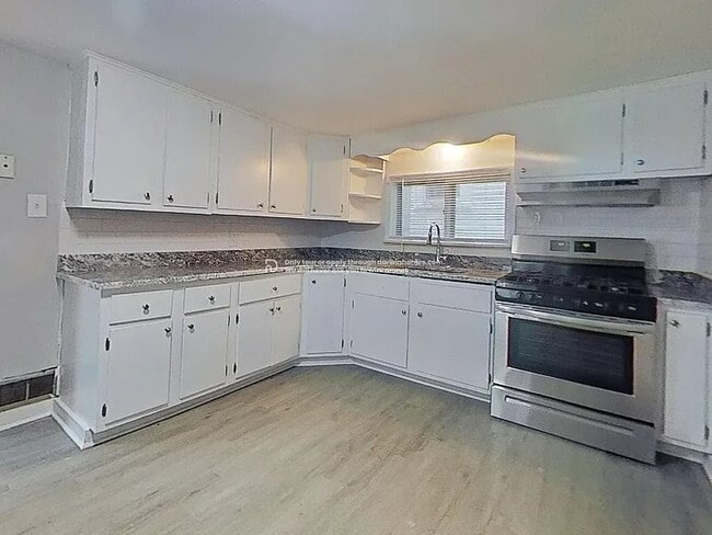 Photo - 306 Schuyler St