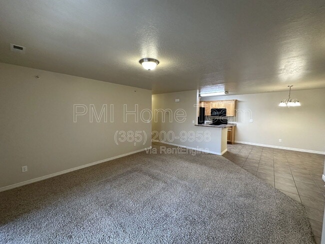 Building Photo - 2510 Charleston Ave Unit A11