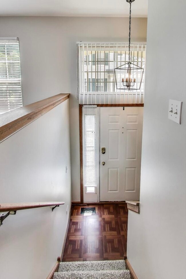 Photo - 985 Manchester Cir