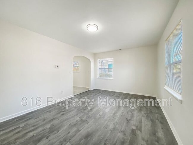 Photo - 5205 Locust Ave