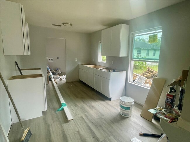 Building Photo - 504 N 8th St