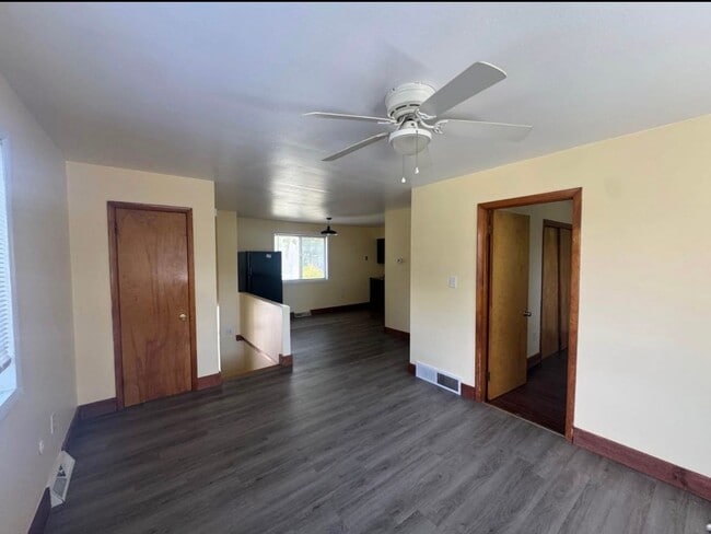 Photo - 1027-1029 Elwood st Unit 1029 elwood st
