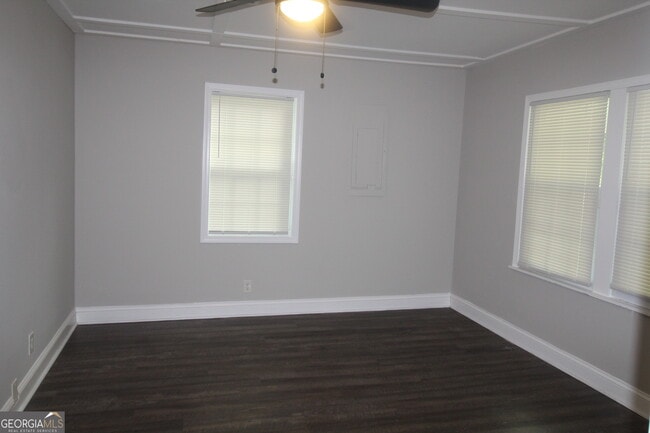 Photo - 615 Snelson St
