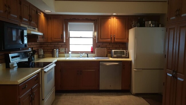 Building Photo - 37 Leonard St