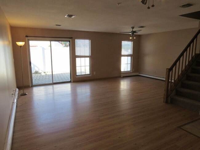 Photo - Spacious 3 Bedroom Townhome