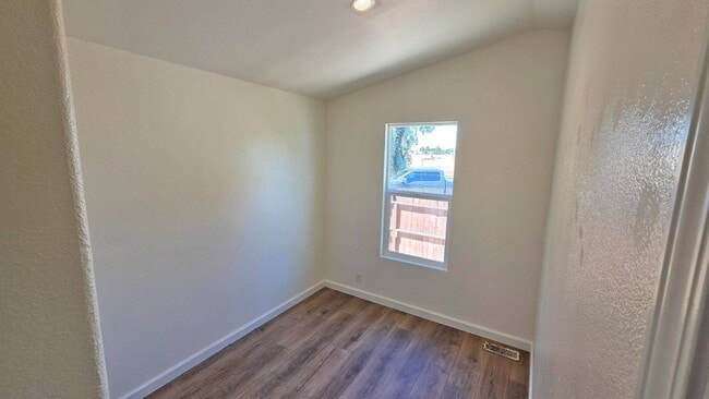 Photo - 1281 Elizabeth St