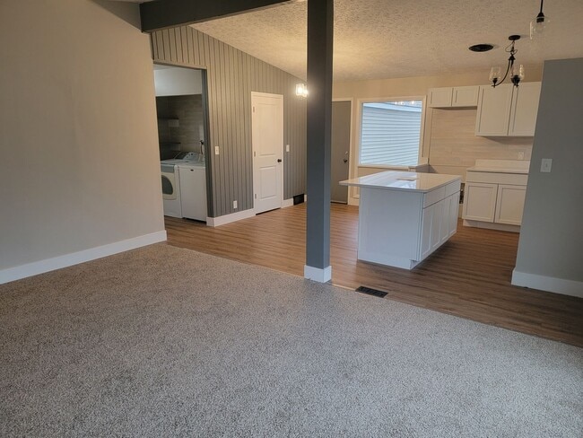 Photo - 1196 Thorndale Dr