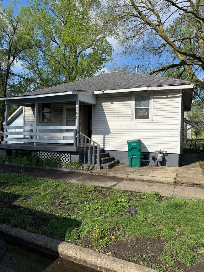 Building Photo - 347 N Stone St