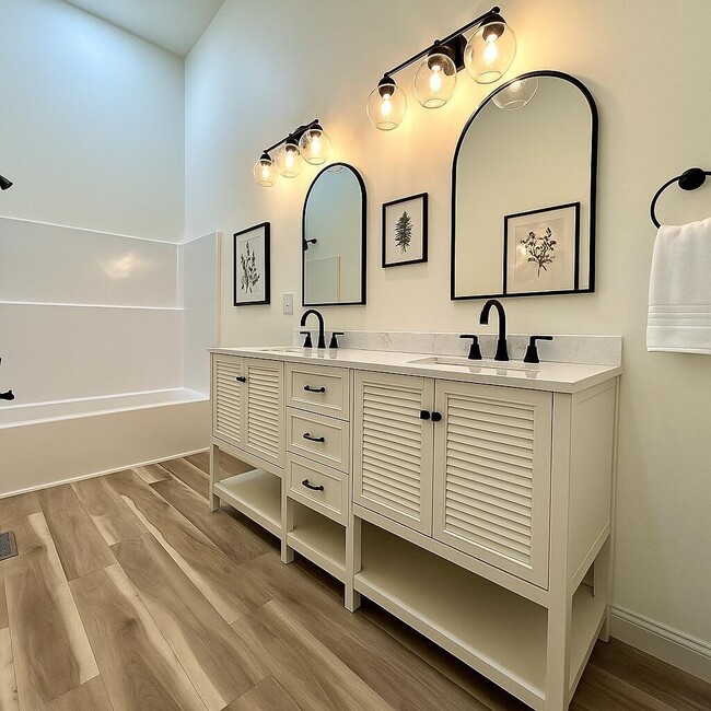 Photo - 321 Randolph St