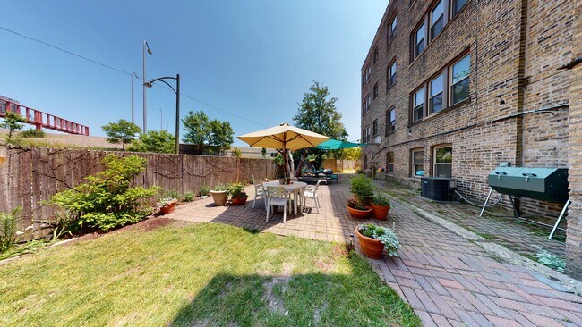 Photo - 3057 N Troy St Unit 3057 N Troy st 3