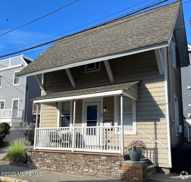 Building Photo - 7 Surf St Rental