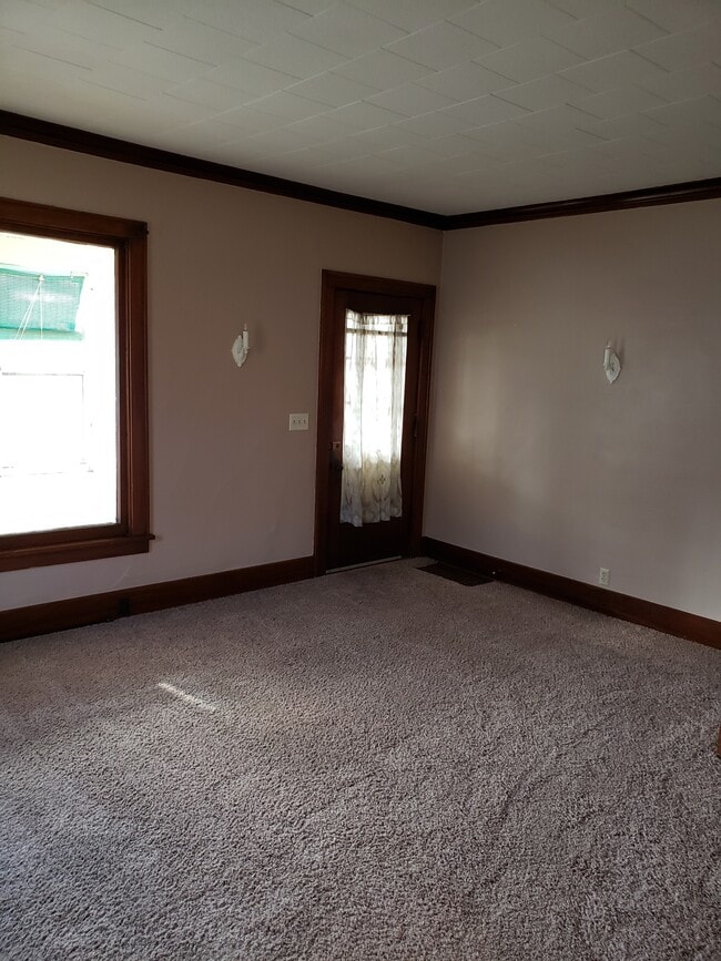 Photo - 558 Monroe St