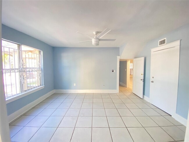 Photo - 4600 NE 1st Ave Unidad 1st Floor